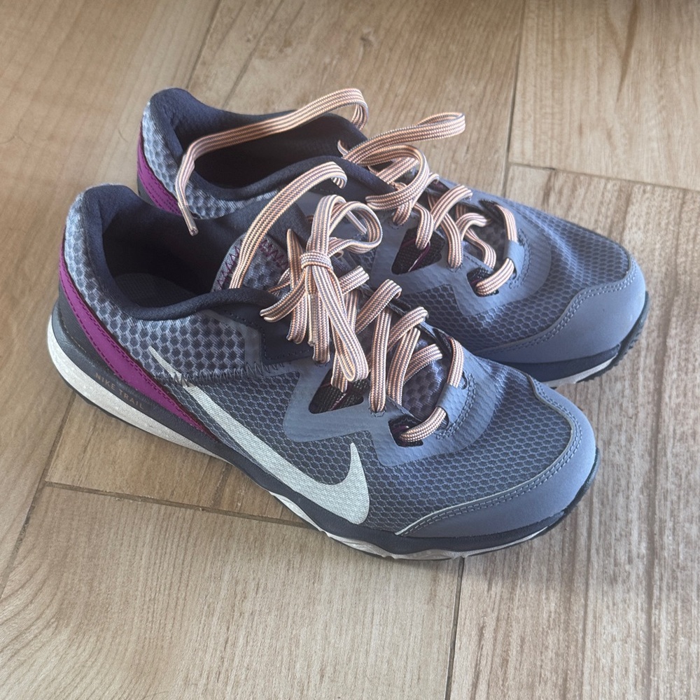 Nike Women's Gray and Pink Athletic Shoes